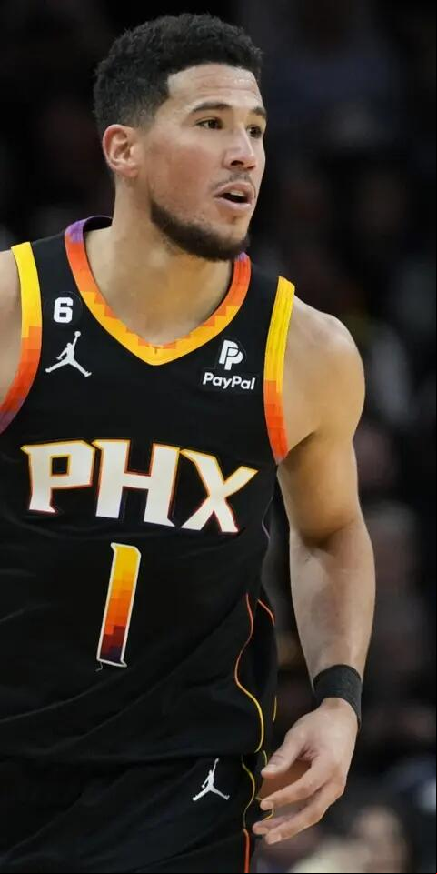 The Phoenix Suns take on the Philadelphia 76ers on Monday.