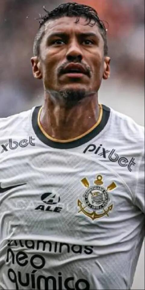Paulinho em campo pelo Corinthians