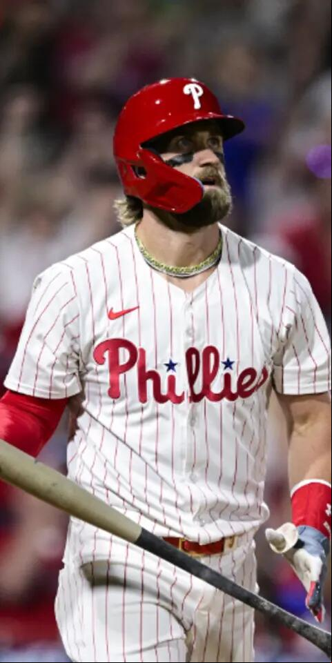 Bryce Harper's Phillies are favored in the Cincinnati vs Philadelphia odds