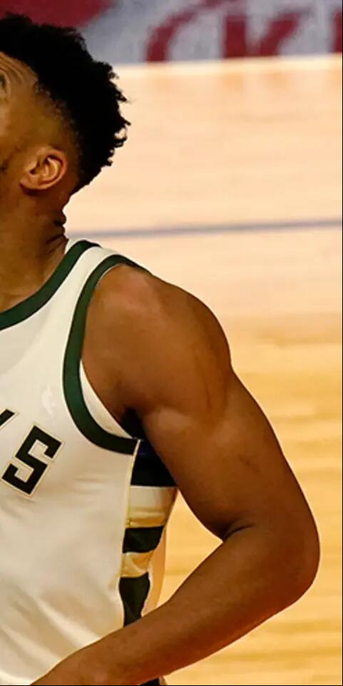 Giannis Antetokounmpo's Bucks are favored in the Milwaukee vs Phoenix odds.