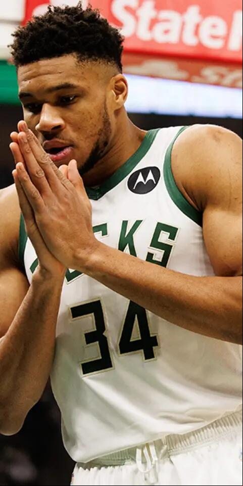 Giannis Antetokounmpo and the Milwaukee Bucks are favored in Bucks vs Hawks odds Monday night in Atlanta.