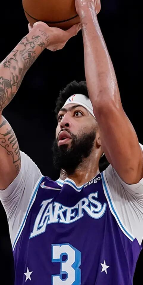 Anthony Davis & Lakers open as road underdogs against Heat on January 23, 2022.