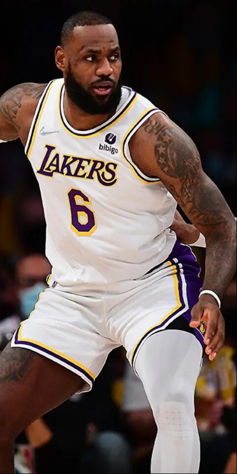 LeBron James and the Lakers are road favorites Tuesday in Lakers vs Nets odds.